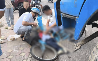 Va chạm với xe tải trên đường tới trường, nam sinh lớp 6 tử vong