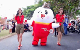 Du khách Australia mãn nhãn lễ hội diều và ưu đãi bay 0 đồng từ Vietjet