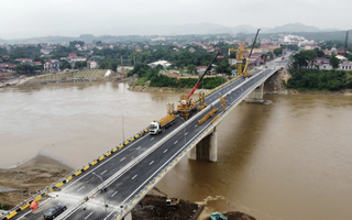 Sắp khánh thành cầu Phong Châu mới