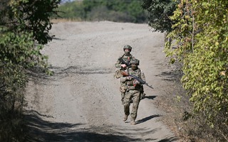 Ukraine liên tiếp phá hủy máy bay Nga, Moscow kiểm soát làng quan trọng ở Donbass