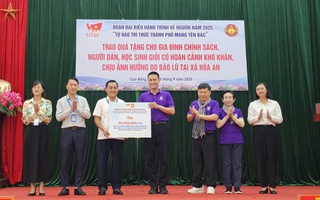Đoàn đại biểu trí thức TP HCM tặng 100 phần quà tại tỉnh Cao Bằng