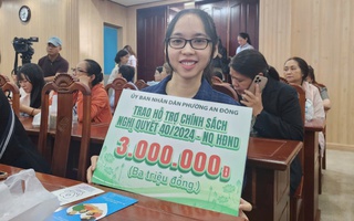 Niềm vui của những người mẹ trẻ ở TP HCM nhận hỗ trợ sinh đủ 2 con