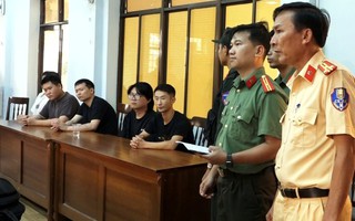 Phát hiện 2 ô tô chở nhiều người Trung Quốc có dấu hiệu nghi vấn nhập cảnh trái phép vào Việt Nam