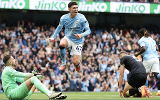 Thắng Burnley bằng hai cú đúp, Man City bay cao Top 5 Ngoại hạng