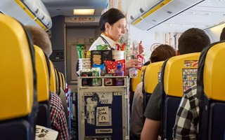 Hành khách bay quốc tế từ Việt Nam được mua hàng miễn thuế trên máy bay