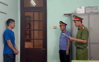 Bắt tạm giam kẻ bám theo cô gái trong đêm, khống chế đòi giở trò tồi bại