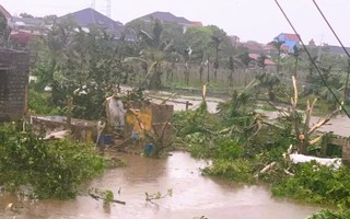 VIDEO: Lốc xoáy kinh hoàng ở Ninh Bình làm 6 người chết, 7 người bị thương