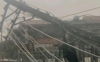 Bão số 10 Bualoi: Nhà tốc mái, cột điện đổ, ngập lụt nhiều nơi