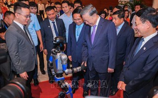 Tổng Bí thư: Ngành Khoa học và Công nghệ tiếp tục
tiên phong đưa Việt Nam vững bước đi lên