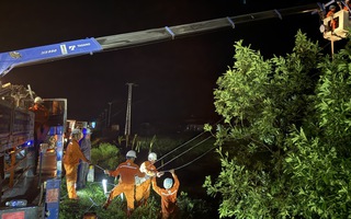 Bão số 10 ở Quảng Trị: Hơn 227.000 hộ mất điện, công nhân xuyên đêm khôi phục