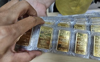 Cuối ngày 3-9, các cửa hàng đẩy giá vàng miếng SJC tăng sốc