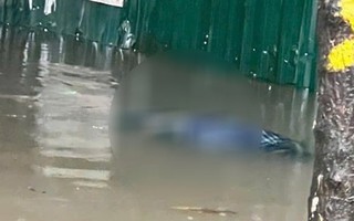 Phát hiện người đàn ông tử vong tại tuyến phố ngập nước ở Hà Nội