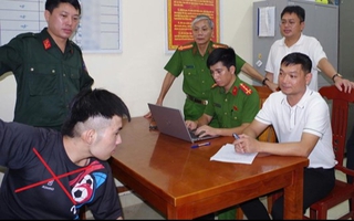 Mang dao bầu tới nhà đâm bạn trọng thương rồi về nhà cố thủ