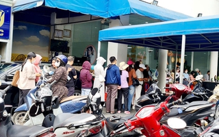 Lại đổ xô mua vàng