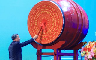 Tổng Bí thư Tô Lâm đánh trống khai giảng năm học 2025 - 2026