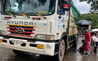 Xe thu gom rác tông chết học sinh lớp 6 trong trường học
