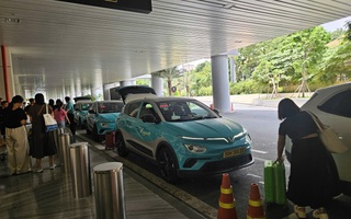 Khách đặt xe ở nhà ga T3 sân bay Tân Sơn Nhất hết lo bị hét giá cao