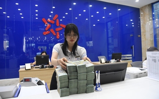 Giữ ổn định lãi suất, tỉ giá