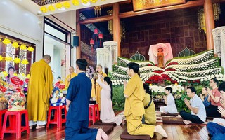 Nghệ sĩ đoàn Huỳnh Long tưởng nhớ cố nghệ sĩ, soạn giả Bạch Mai