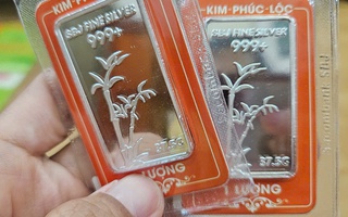 Chiều 9-9, giá vàng vẫn duy trì ở mức cao, giá bạc gây bất ngờ
