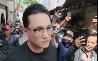 Bị TikToker chĩa máy vào mặt quay phim, kiện được không?