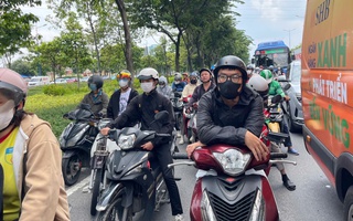 "Mệt mỏi" khi lưu thông trên đường Võ Nguyên Giáp trưa nay
