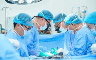 Ca ghép tim xuyên đêm cứu thiếu niên 15 tuổi tại Bệnh viện Đại học Y Dược TPHCM