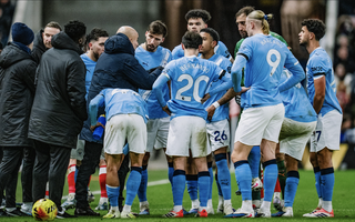 Bị Sunderland cầm chân, Man City hụt hơi cuộc đua vô địch