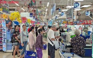 Người dân TPHCM mua gì trong ngày đầu tiên của kỳ nghỉ Tết Dương lịch 2026?