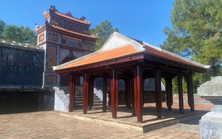 Yêu cầu làm rõ "ngôi nhà rường" dựng trái phép trong lăng vua Thiệu Trị