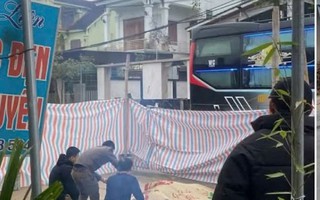 Vừa xuống xe về nhà nghỉ Tết, nam thanh niên bị xe khách tông tử vong