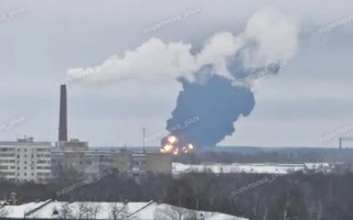 Giao thừa trong tiếng còi báo động rền vang tại Nga và Ukraine