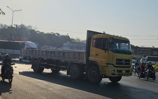 Tai nạn nghiêm trọng, đôi nam nữ công nhân ở TPHCM gặp nạn trên đường vào nhà máy