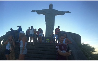 Rio De Janeiro: Sự tương phản bên Dòng sông tháng Giêng