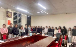 Giải cứu 21 thiếu nữ khi triệt phá đường dây tuyển nhân viên "bấm bài, rót bia" tại quán karaoke