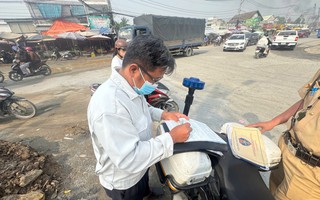 CSGT TPHCM vừa xử lý vi phạm tại công trình nâng cấp, mở rộng đường Lò Lu 