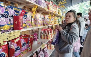 Hỗ trợ người lao động mua sắm Tết tại "Điểm phúc lợi đoàn viên"