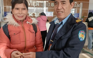 Kiểm tra camera, bệnh viện trả lại nhẫn vàng do người bệnh đánh rơi