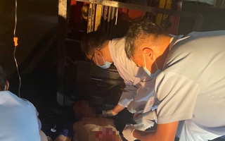 Một nam công nhân bị máy cuốn người gây thủng bụng