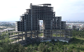 Cận cảnh 2 khách sạn 5 sao dang dở trên đất vàng ven biển Đồng Hới