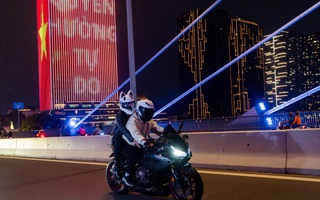 VIDEO: “Cơn sốt” quay phim cùng mô tô phân khối lớn