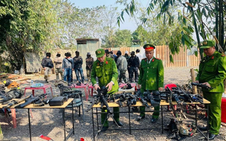 Cảnh sát xử lý nhóm thanh niên sử dụng 42 khẩu súng bắn đạn nhựa để "đánh trận giả"