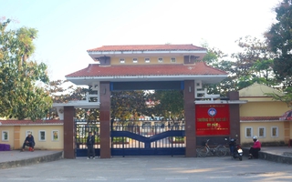 Suất ăn bán trú 25.000 đồng gây tranh cãi, trường tiểu học phải dừng