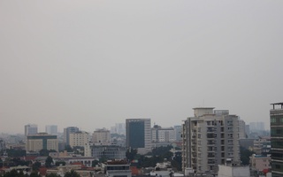 Bầu trời TPHCM mờ đục, cảm giác bí bách, khó thở vì bụi mịn