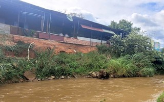 Sạt lở uy hiếp buôn làng