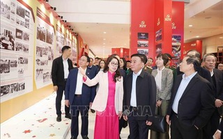 Trưng bày ảnh "Dưới cờ Đảng - Đất nước tiến vào kỷ nguyên mới" chào mừng Đại hội XIV của Đảng