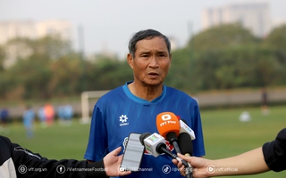 HLV Mai Đức Chung hé lộ lý do tiếp tục dẫn tuyển nữ Việt Nam