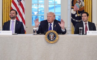 Tổng thống Donald Trump: NATO nên dẫn đầu để Mỹ có được Greenland!