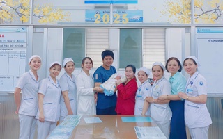 Cứu sống thai nhi khi song thai biến chứng hy hữu