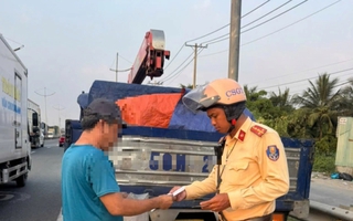 "Siết" xe kinh doanh vận tải: Phạt hơn 4 tỉ đồng, tạm giữ hơn 1.000 phương tiện